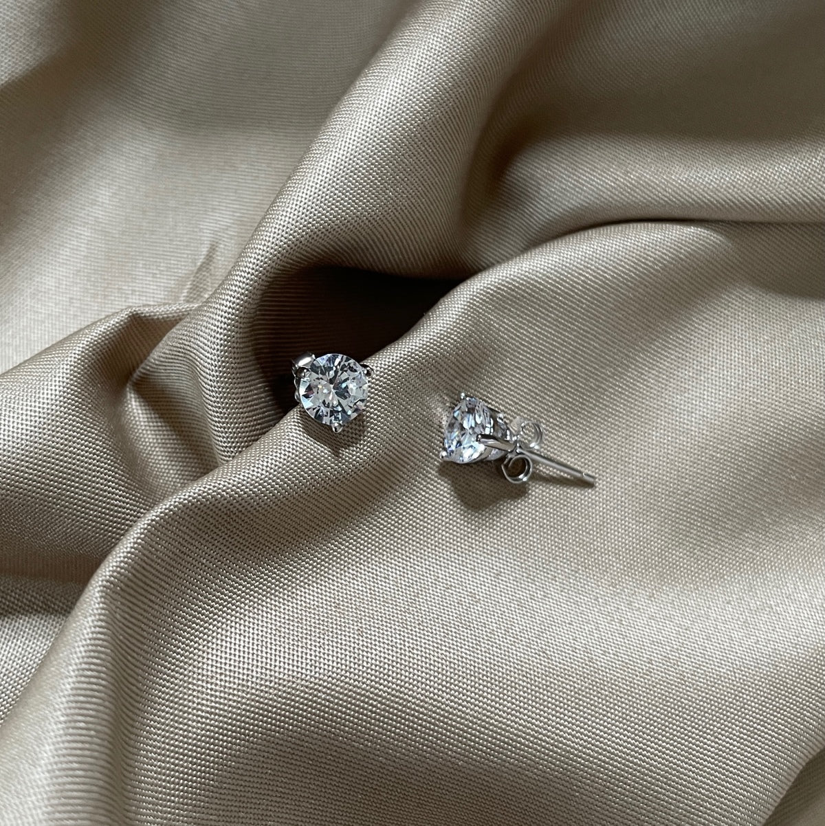 [baslovejewels]Dainty Round Shape Earrings