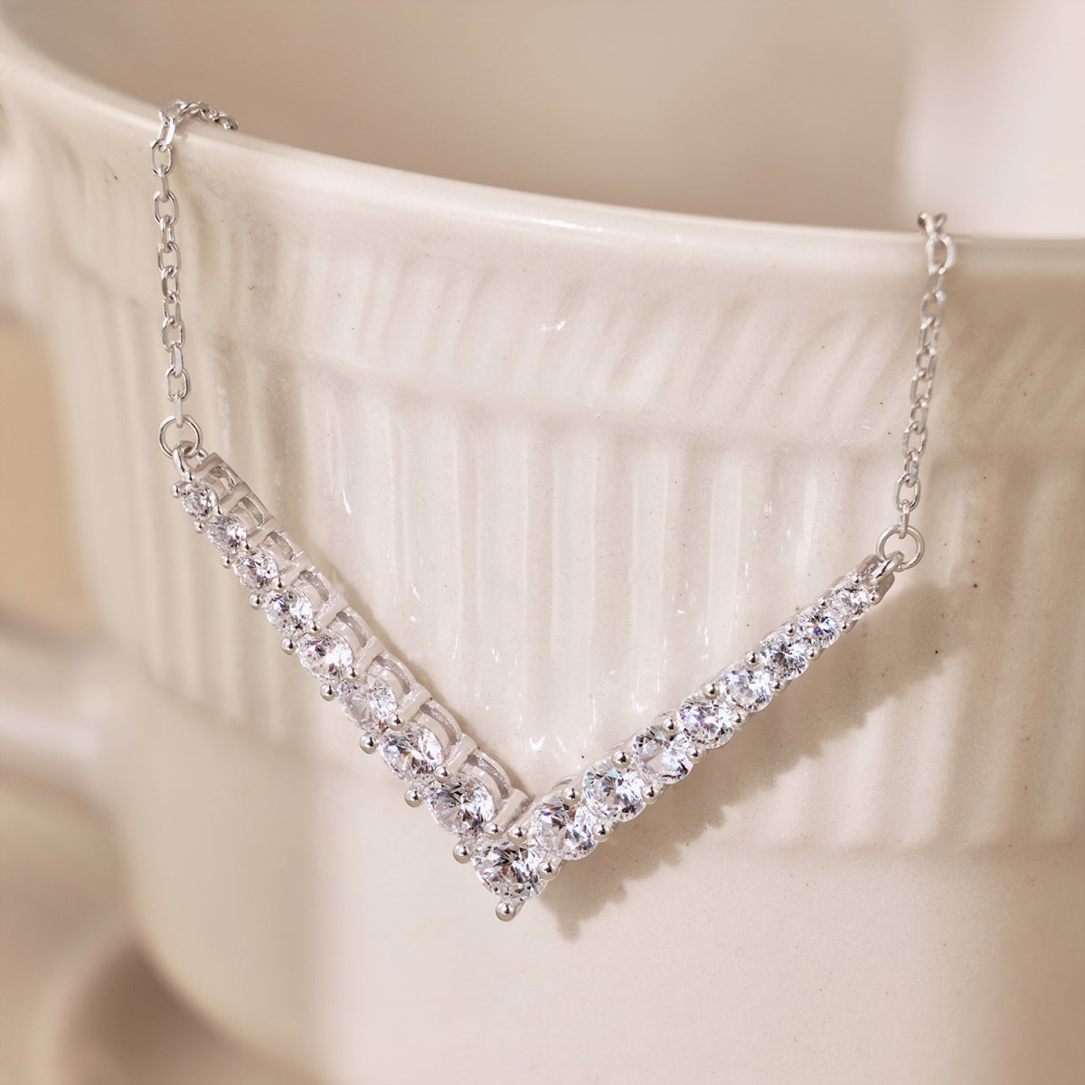 [baslovejewels]Ornate Round Cut Necklace