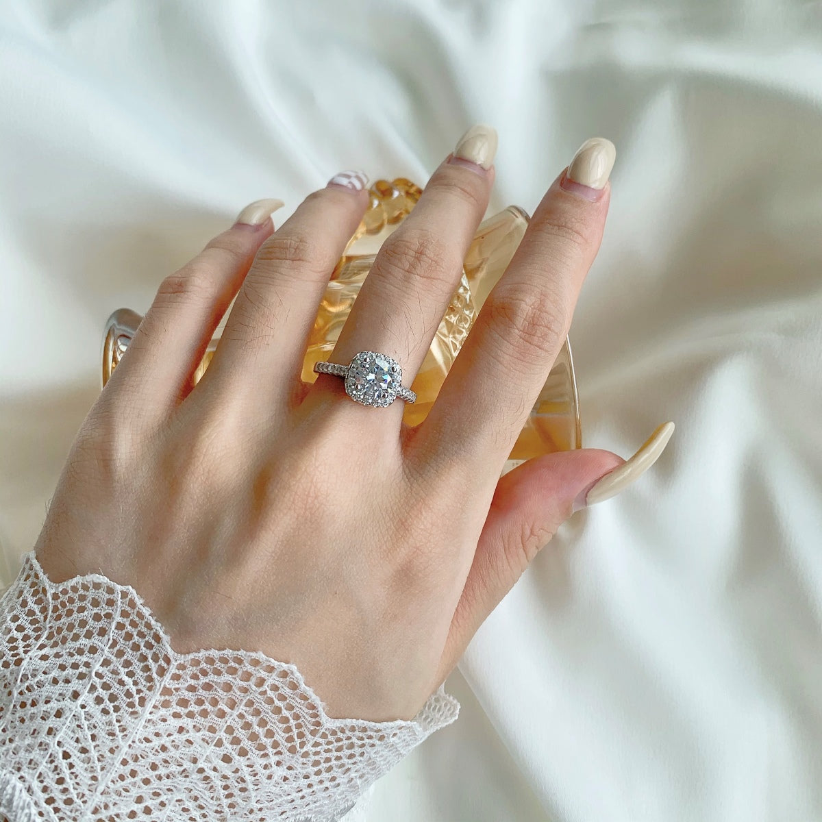 [baslovejewels]Dazzling Resplendent Round Cut Wedding Ring