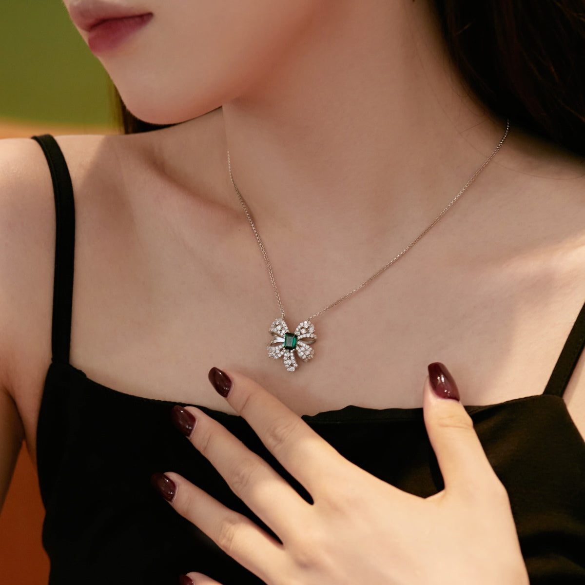 [baslovejewels]Luxurious Flower Shape Emerald Cut Necklace