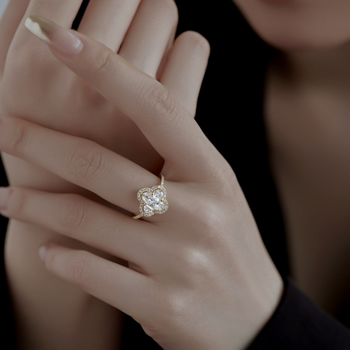 [baslovejewels]Luxurious Eternity Flower Shape Banquet Ring
