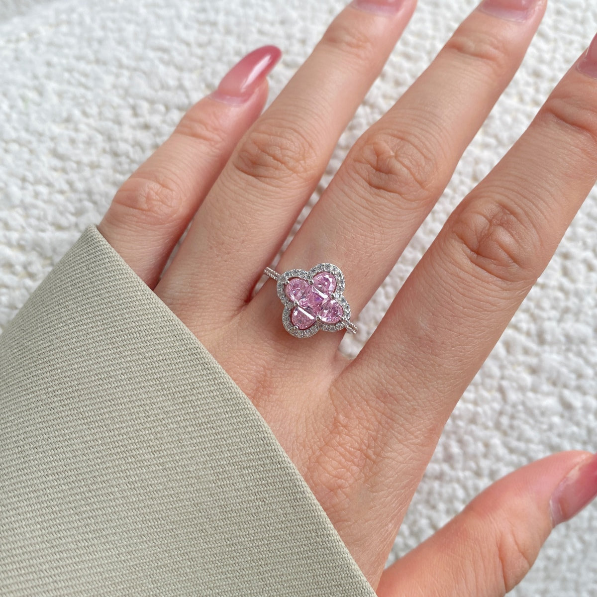 [baslovejewels]Luxurious Eternity Flower Shape Banquet Ring