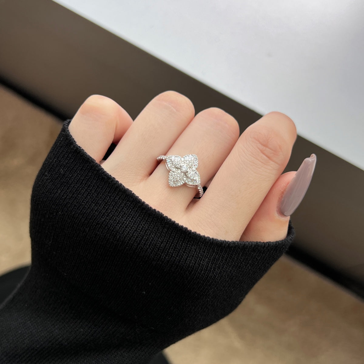 [baslovejewels]Luxurious Colorful Flower Shape Banquet Ring