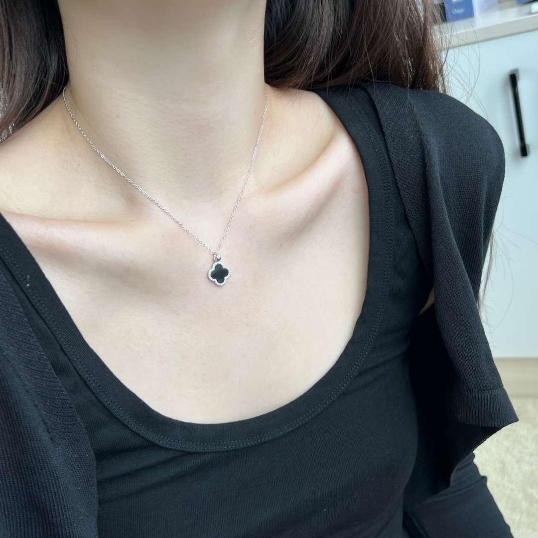 [baslovejewels]Dainty Flower Shape Necklace