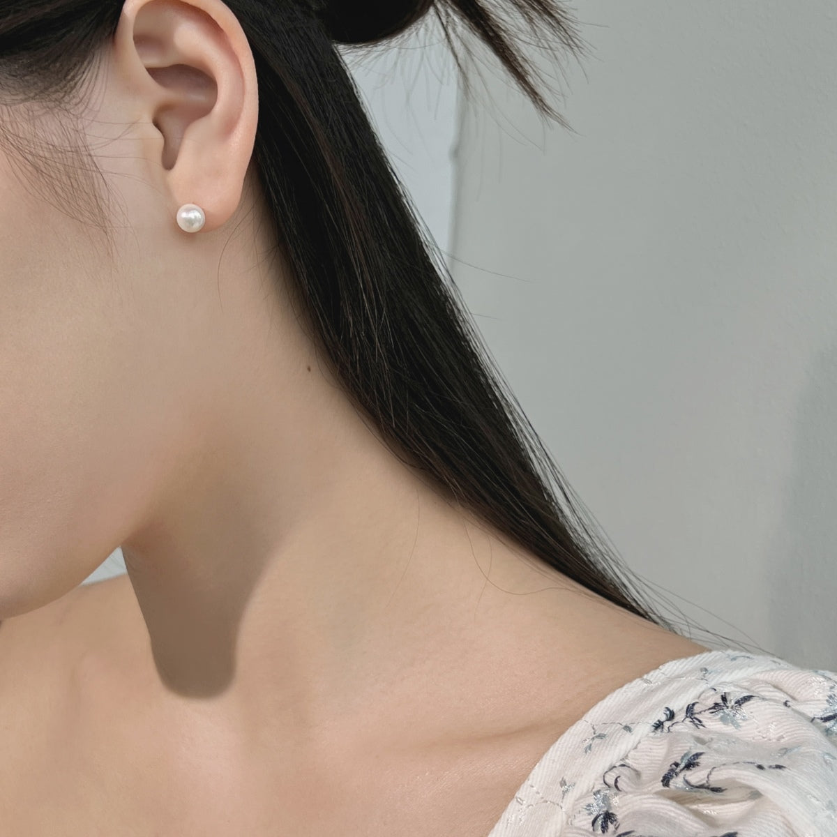 [baslovejewels]Delicate Pearl Earrings