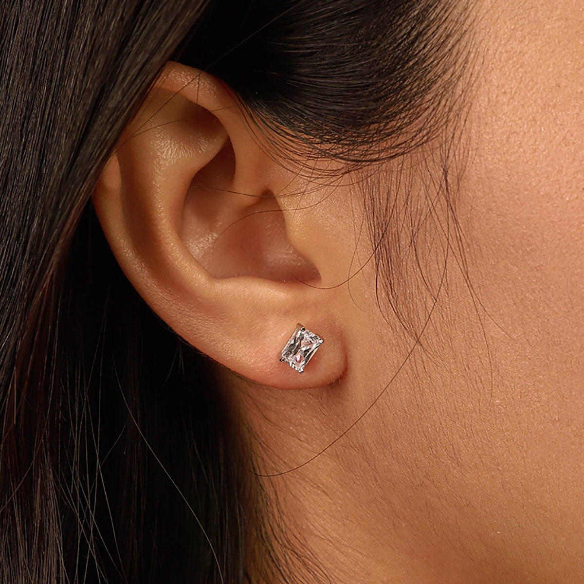 [baslovejewels]Stylish Shiny Rectangular Center Stone Stud Earrings