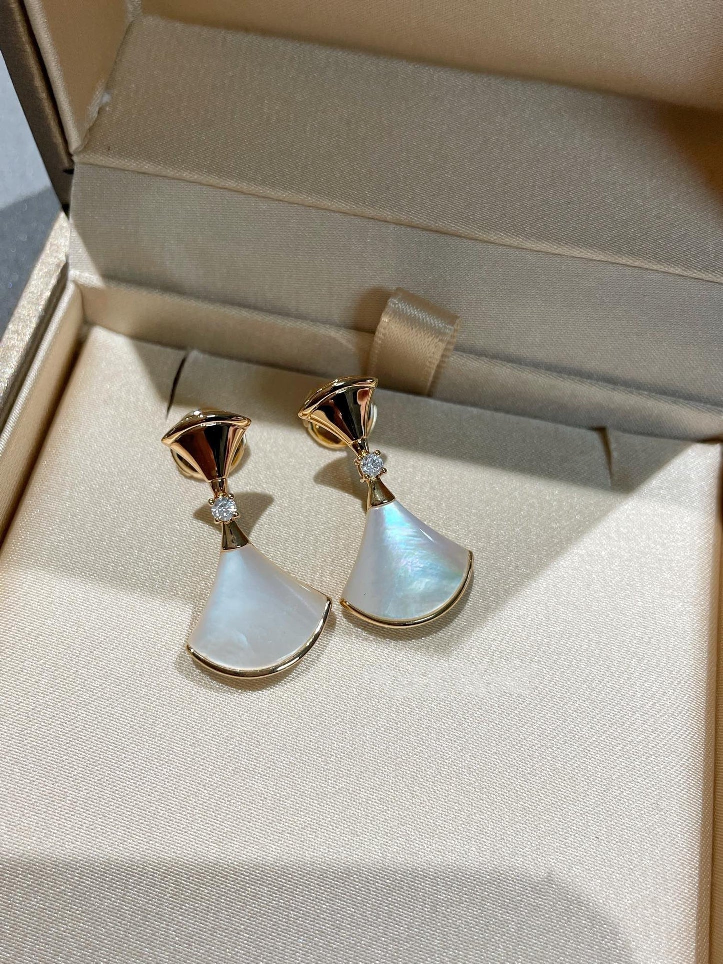 [baslovejewels]DREAM MOP 1 DIAMOND EARRINGS