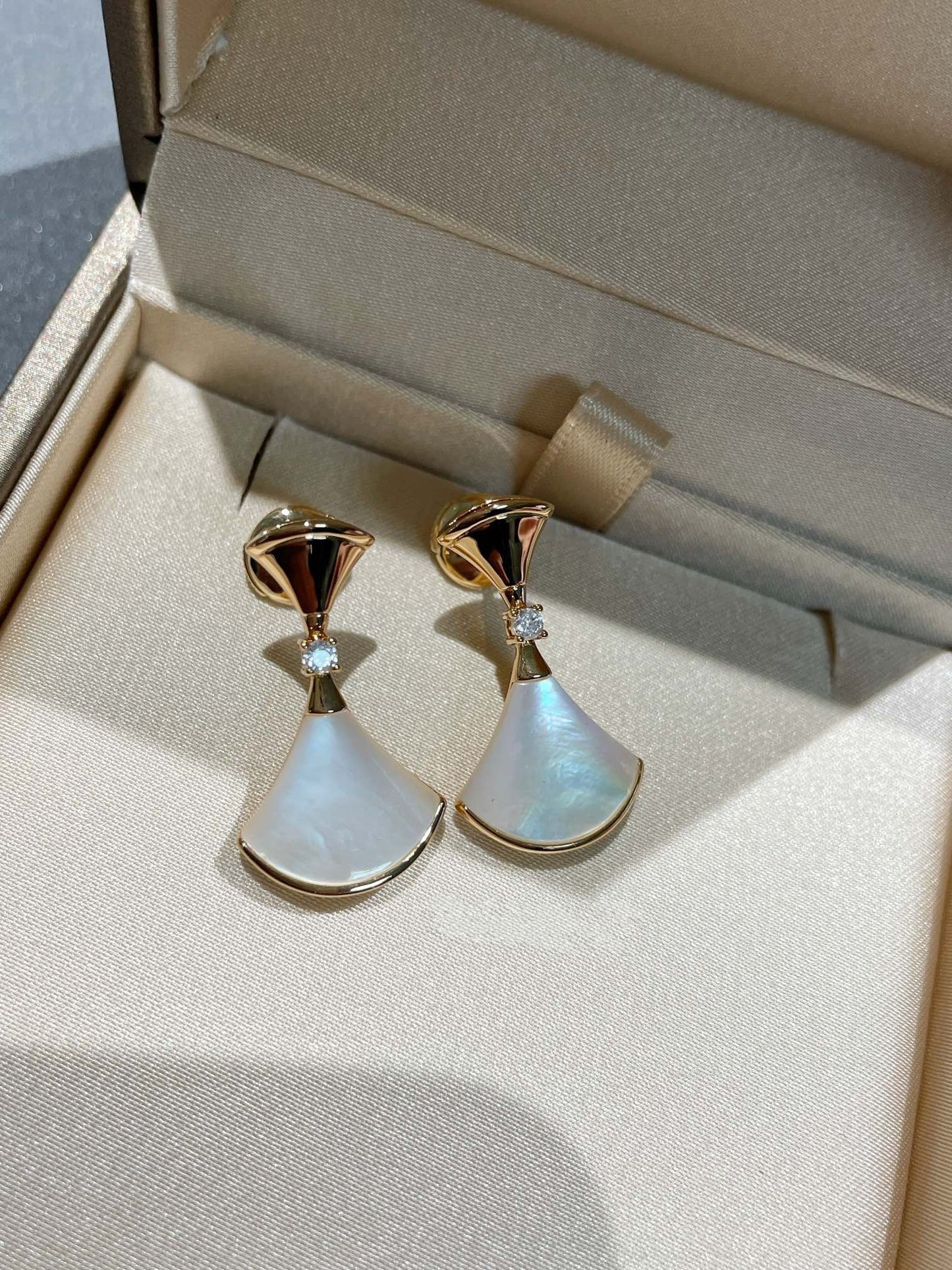 [baslovejewels]DREAM MOP 1 DIAMOND EARRINGS