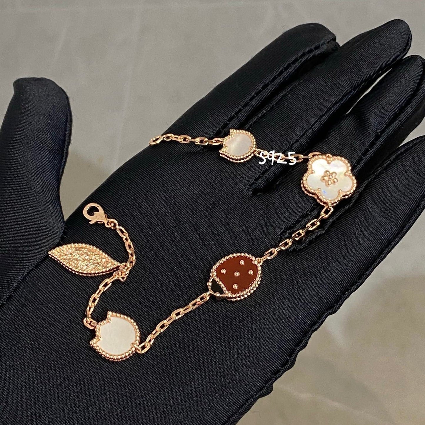 [basloveJW]LUCKY SPRING 5 MOTIF BRACELET