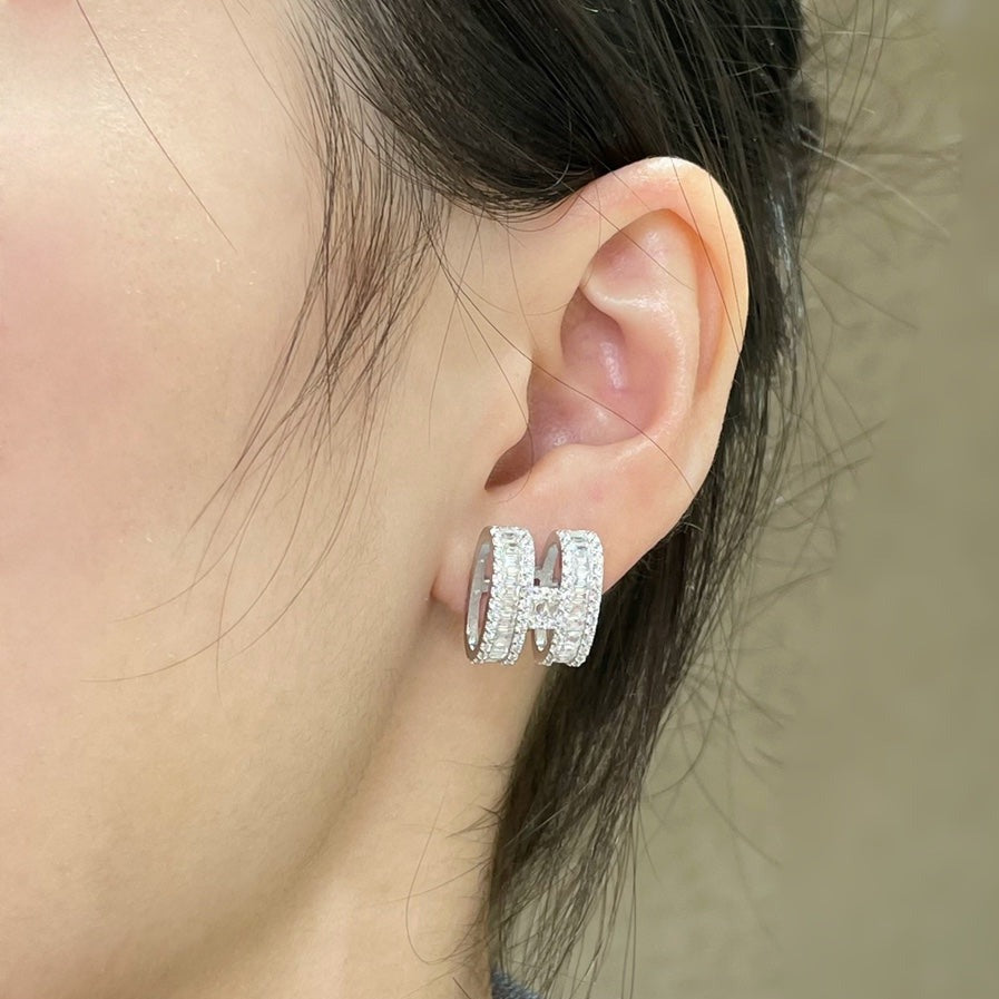 [baslovejewels]H STUD EARRINGS WITH SILVER DIAMONDS